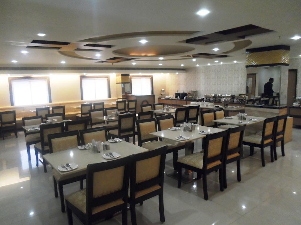 Poppys Anukula Residency Vellore Bagian luar foto