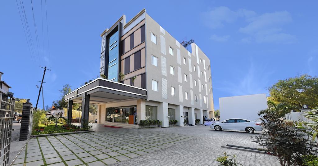 Poppys Anukula Residency Vellore Bagian luar foto