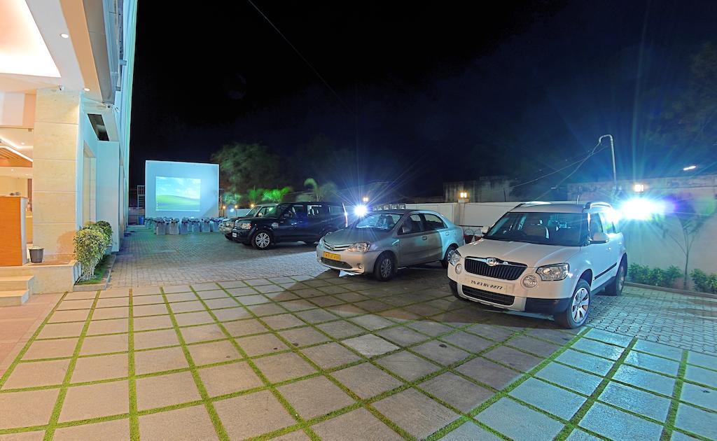 Poppys Anukula Residency Vellore Bagian luar foto