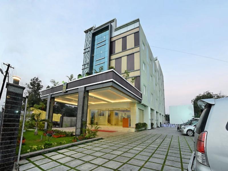 Poppys Anukula Residency Vellore Bagian luar foto